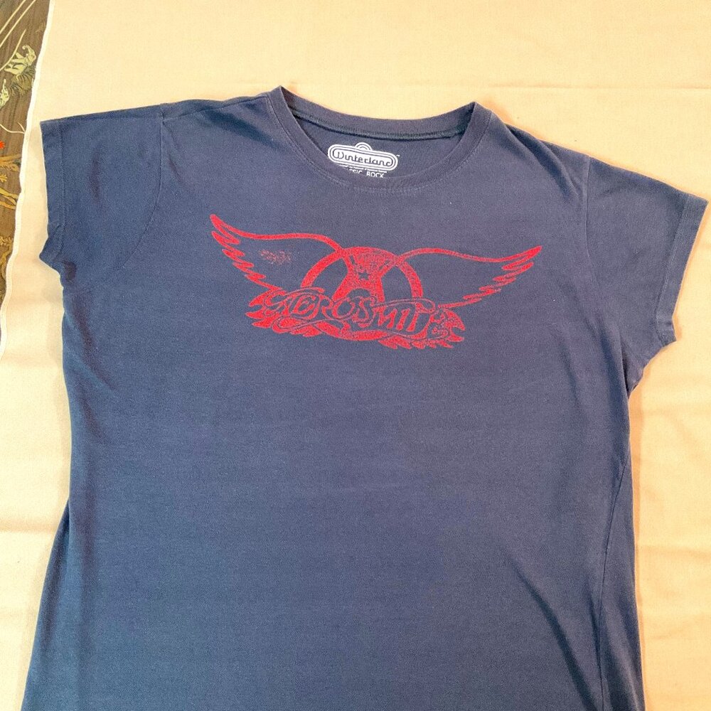 Rock Out in Style with Aerosmith Graphic T-Shirt - Size Large